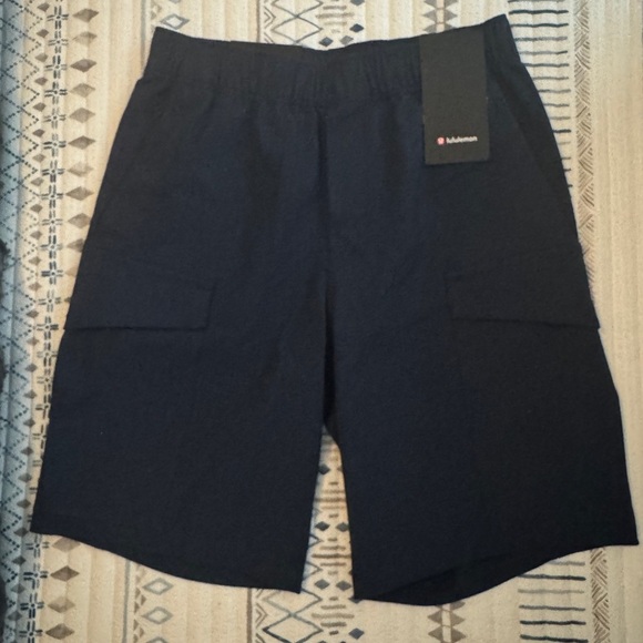 Lululemon VersaTwill Cargo Pocket Short in True Navy - Picture 9 of 9